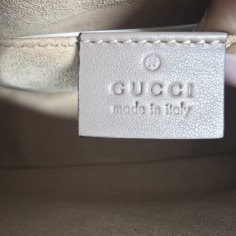 Gucci Marmont Small Camera Bag - Picture 8 of 10